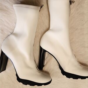 Alexander McQueen Women's High Heel Boots Zip Up NWOT - Never Worn - GO GO Party